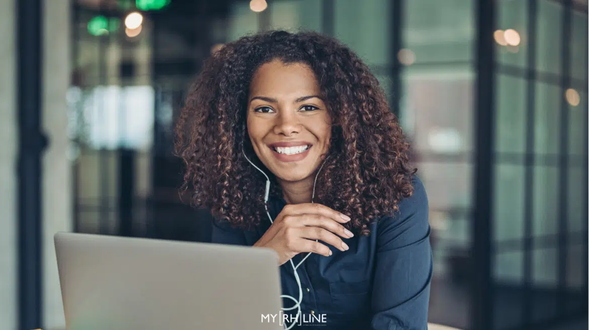 Salariée épanouie dans son travail