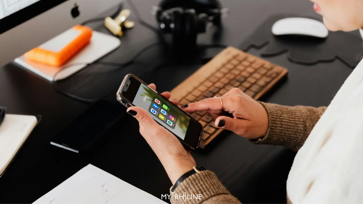 Recruteuse utilise WhatsApp pour le recrutement