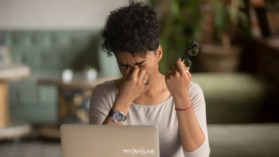 Collaboratrice épuisée par la charge mentale