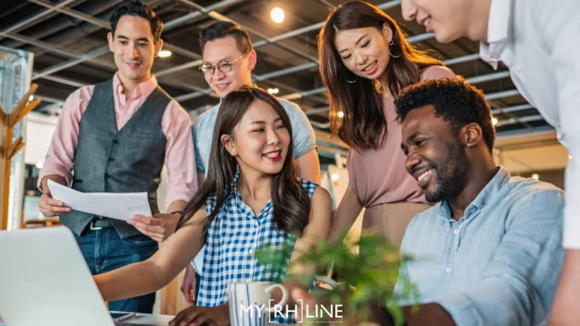 Équipe RH et marketing communication interne