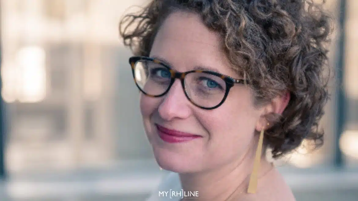 Témoignage Entrepreneuriat RH vs Salariat le parcours de Constance Gridel Portrait de Constance Gridel qui livre son témoignage sur l'entrepreneuriat RH vs le salariat