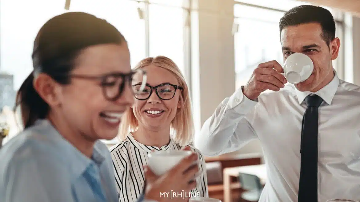 Des collègues qui se sont liés d'amitié au travail