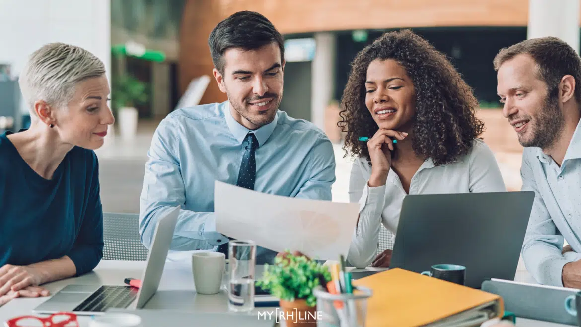 Équipe qui réalise une étude sur la marché de la GTA en France