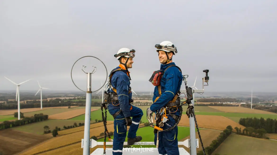Collaborateurs du groupe EDF sur le terrain © médiathèque EDF