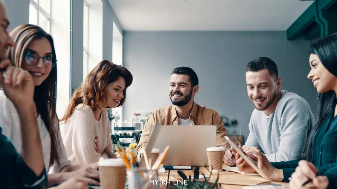 Équipe ressources humaines qui élabore la stratégie RH de l'entreprise