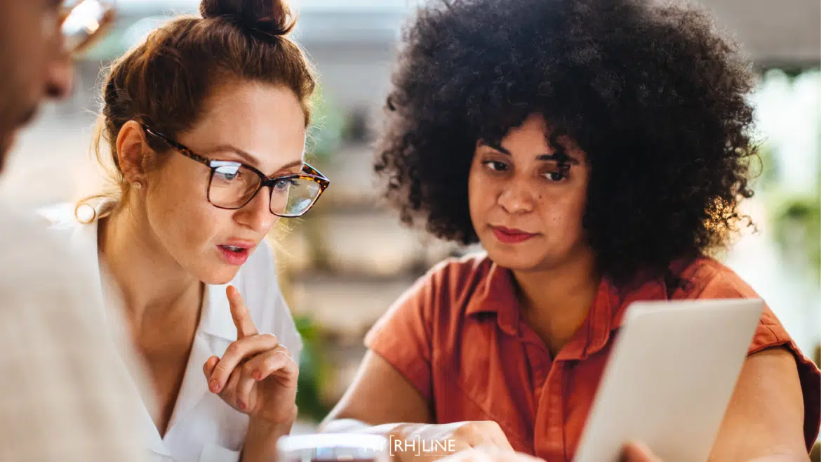 Service hiring analyse les KPIs recrutement