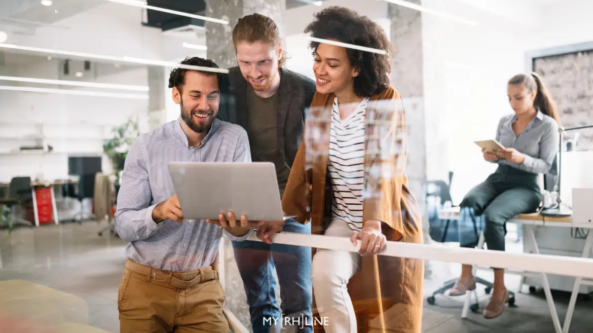 Équipe compare CRM de recrutement et ATS