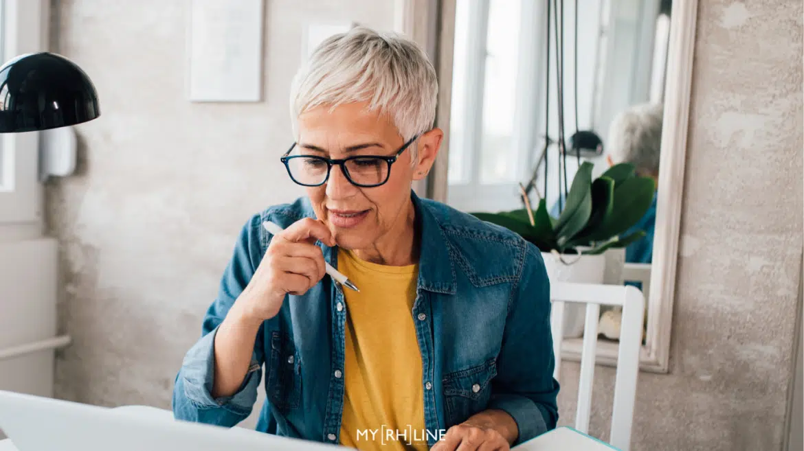 Collaboratrice utilise Payfit agent IA contextuel